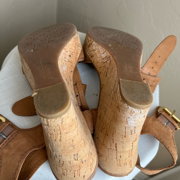 3 1/2 inch leather sandals - wedges. Very comfy leather. Size 8 - Picture 3 of 3